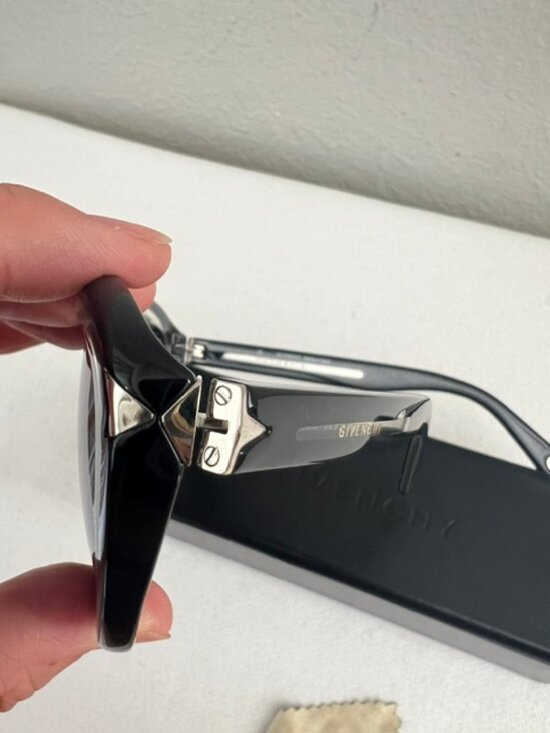 Givenchy SGV 931 COL. 0U88 Italy Black Cat Eye Sunglasses Shades